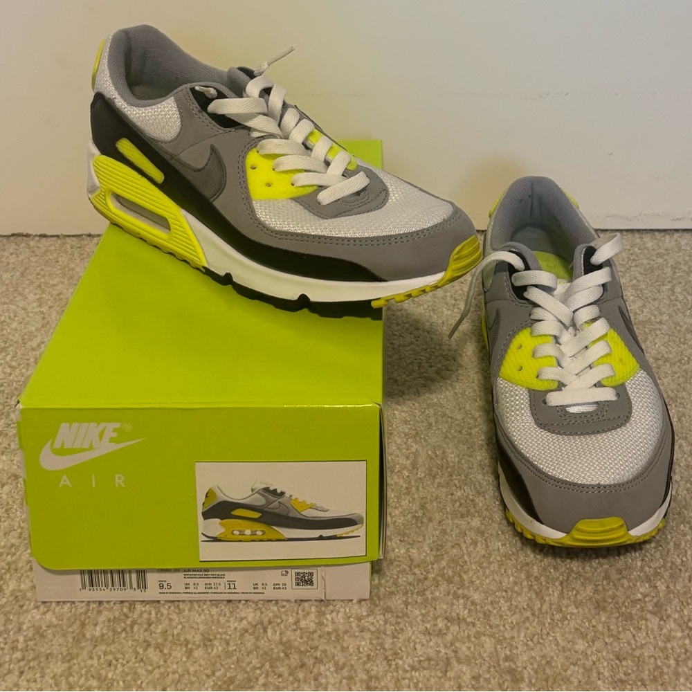 Nike Air Max 90
White-Particle Grey-Volt-Black